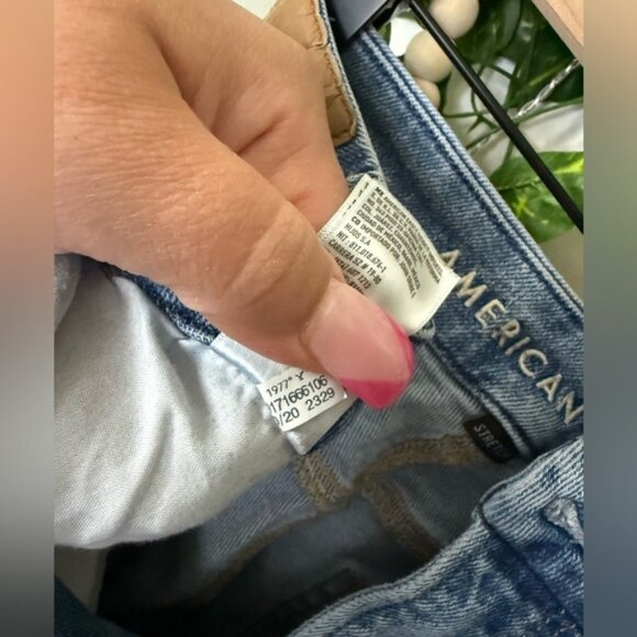 American Eagle Light Blue Jeans - Picture 9 of 9